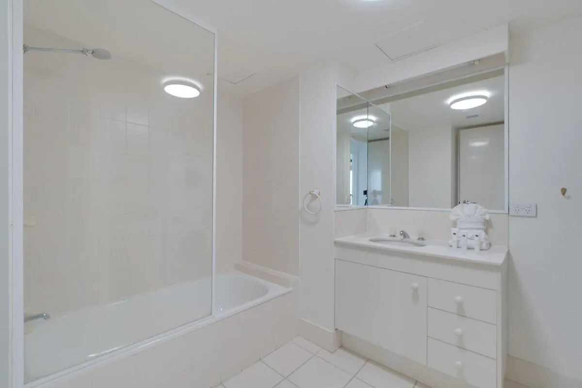 Apartment Coastal 2-Bedroom Retreat With Pool & Tennis Court Gold Coast