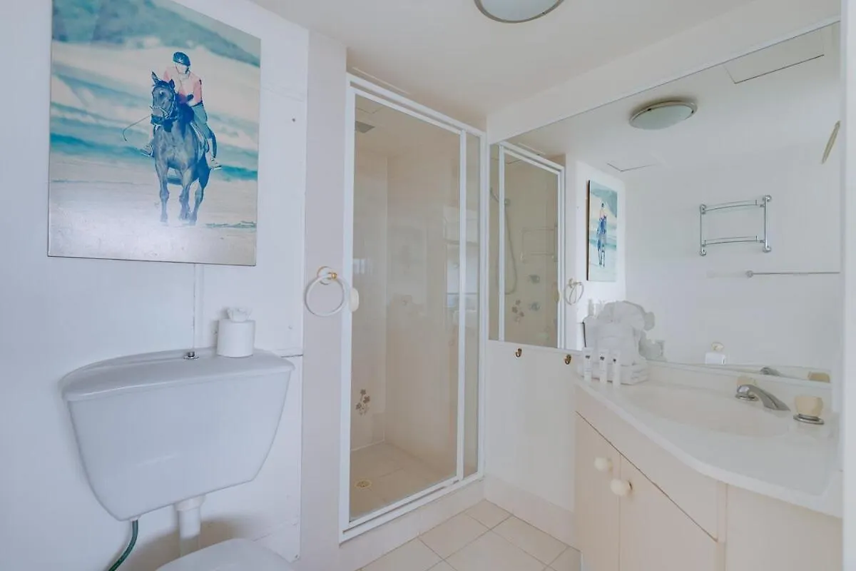 Coastal 2-Bedroom Retreat With Pool & Tennis Court Gold Coast 0*,