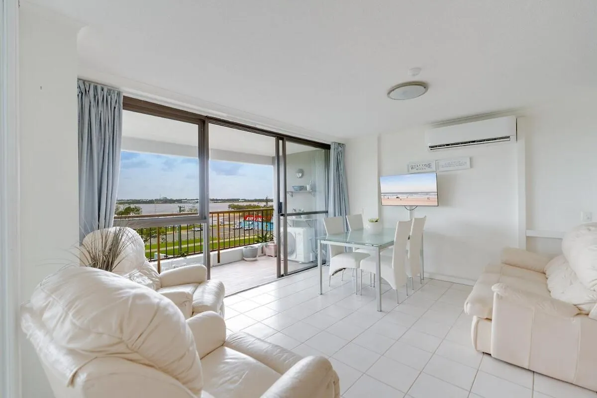 Coastal 2-Bedroom Retreat With Pool & Tennis Court Gold Coast