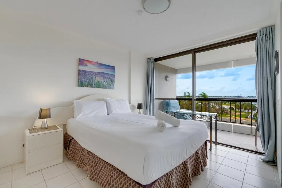 Coastal 2-Bedroom Retreat With Pool & Tennis Court Gold Coast