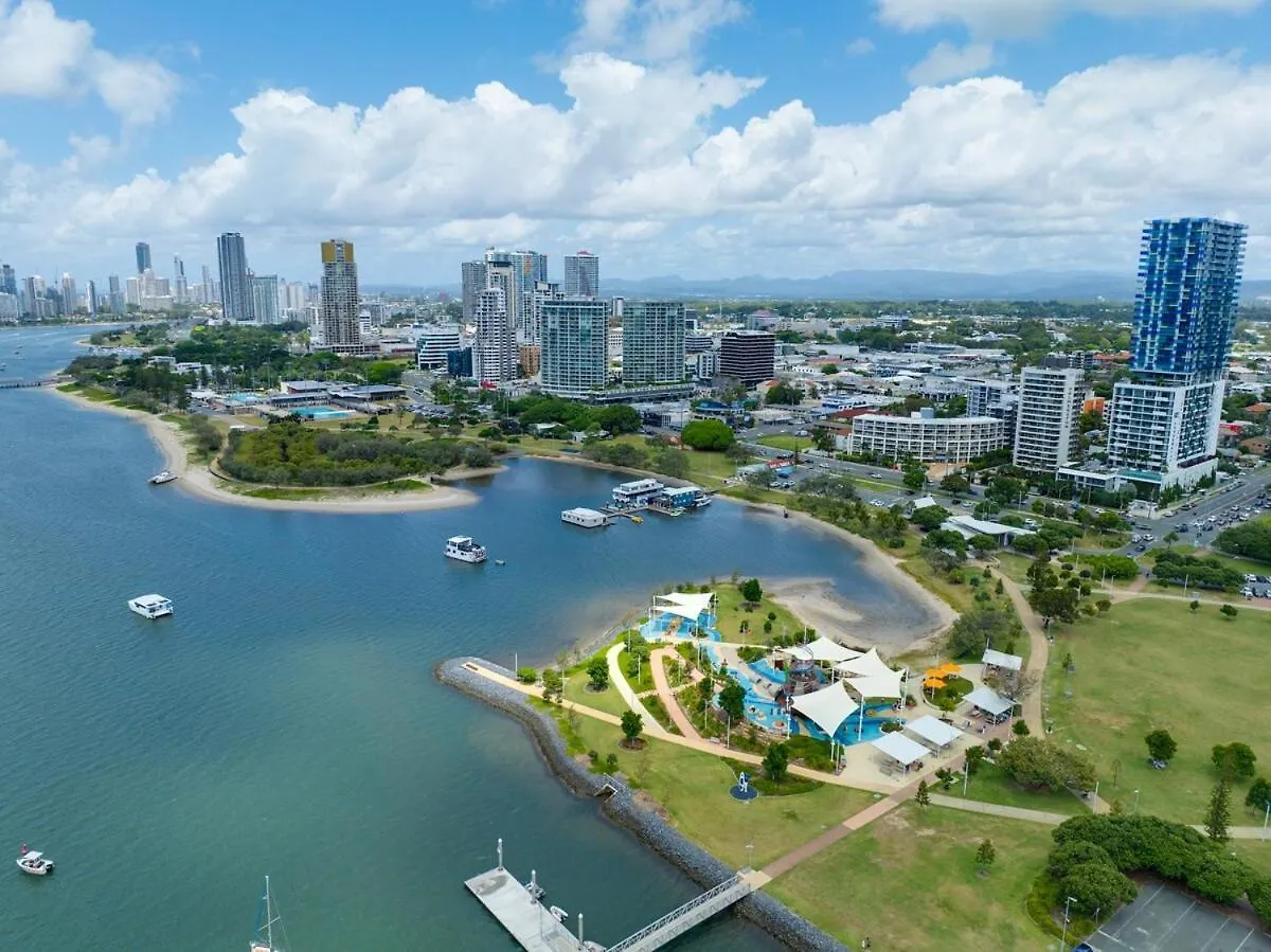 Coastal 2-Bedroom Retreat With Pool & Tennis Court Gold Coast 0*,  Australia